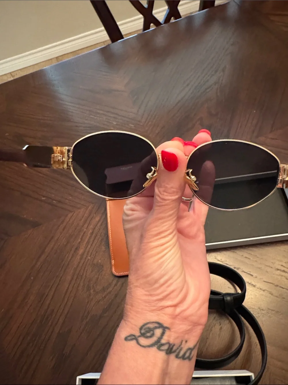 Non brand belt and sunglasses